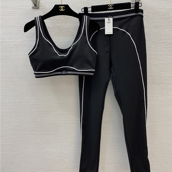 ALO Yoga Pants - ALO Yoga Black Activewear Set